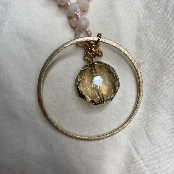 Unbranded Iridescent White and Petal Pink Beaded Necklace with Gold tone Circle - Picture 5 of 6